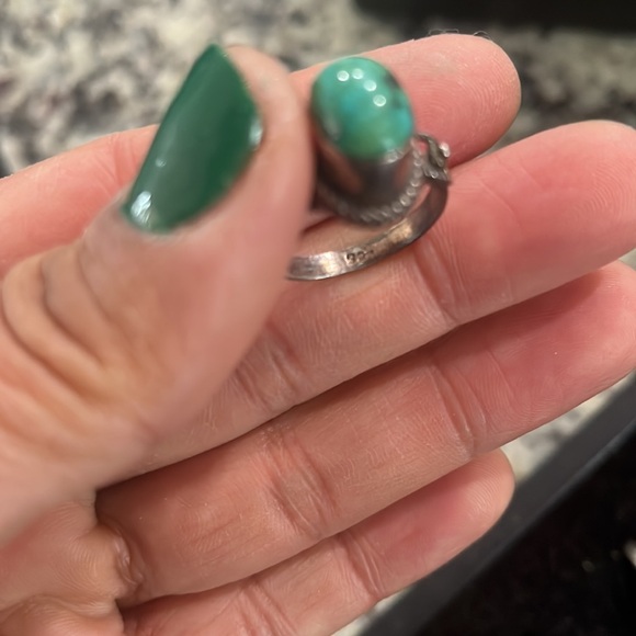 925 Silver and Turquoise Ring. - Picture 8 of 8